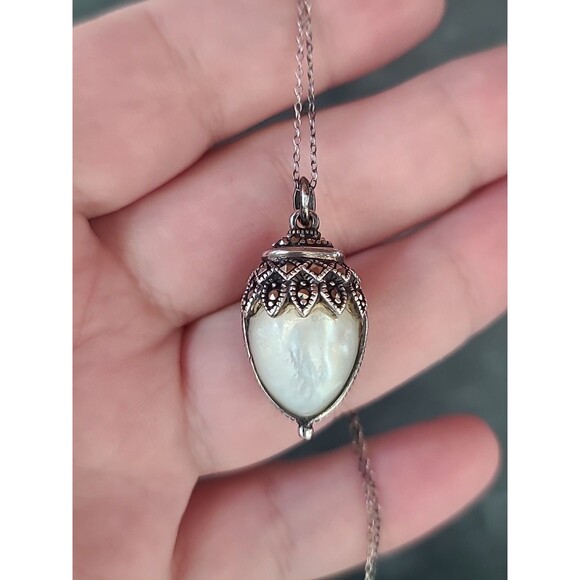 925 Sterling Silver Marcasite Double-Sided MOP & Black Onyx Pendant Necklace - Picture 3 of 10